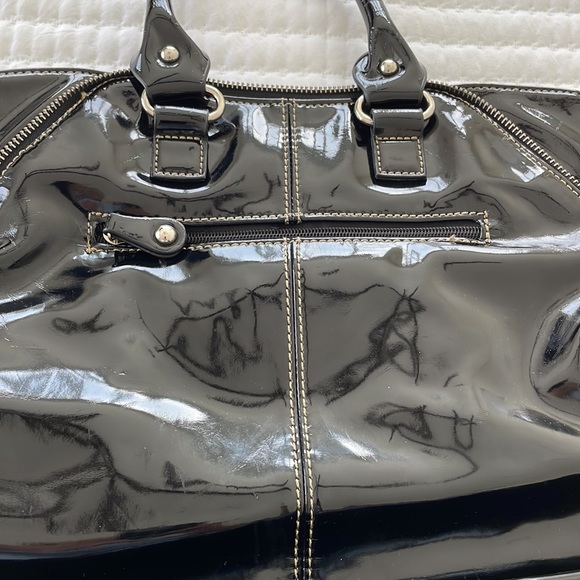 BARNEY’S NY BLACK PATENT LEATHER CROSSBODY TOTE - Picture 5 of 8